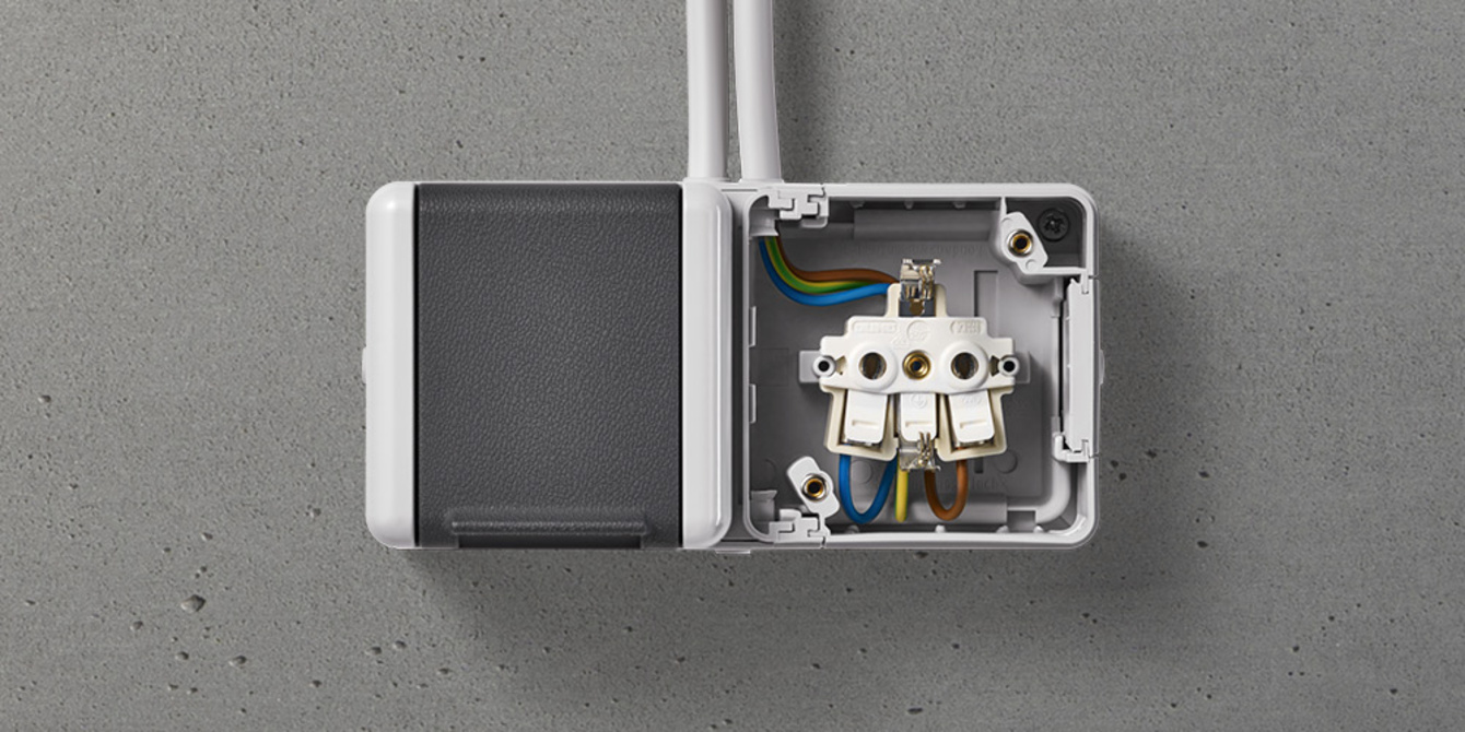 Doppelsteckdose mit Trennsteg bei Höfer Stefan Elektroanlagen in Holzkirchen